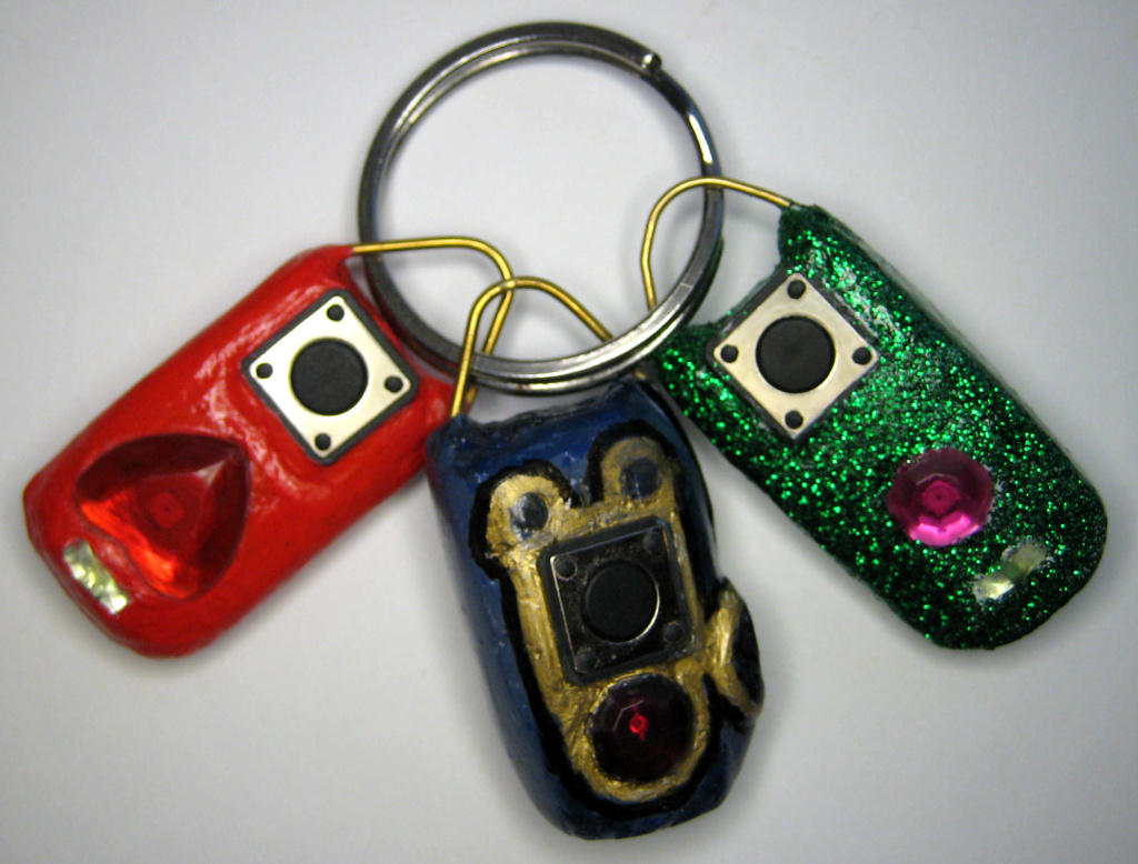 FinalKey, three small enclosures : red, blue,
        green